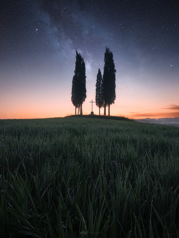 #landscape, #toscany, #italy, #milkyway, #nightsky, #valdorcia, #fineart, #sunrise “First warm light” фото превью