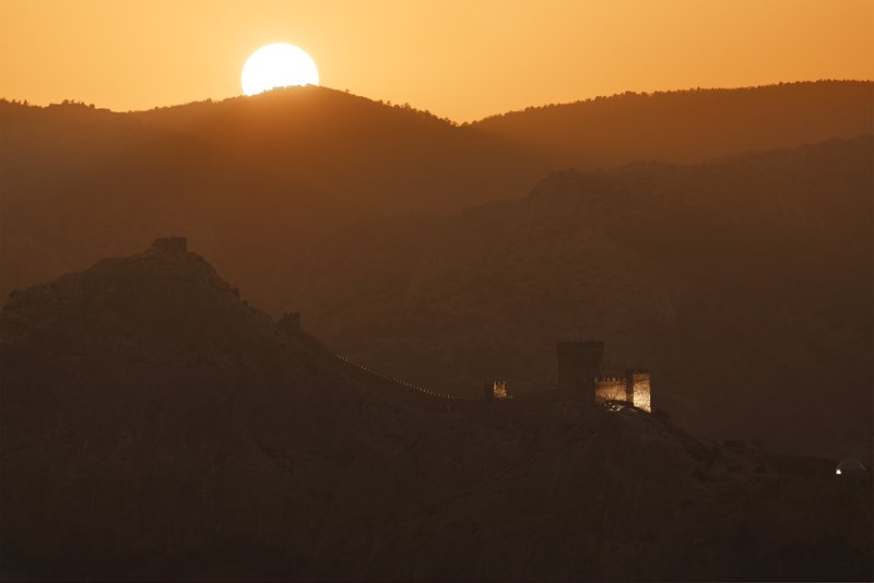 Пейзаж, солнце Генуэзская крепость, Судак фото превью