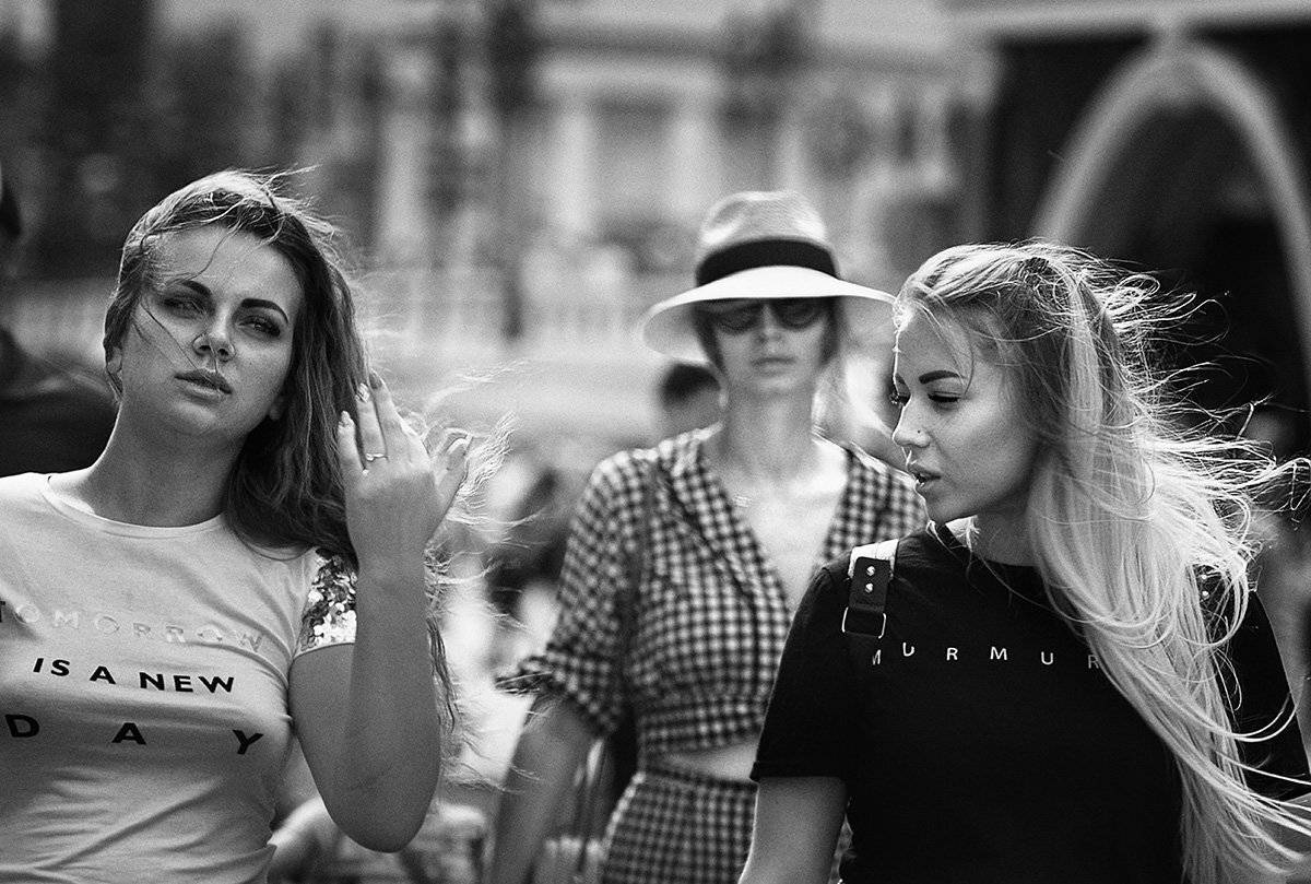 чб фото, уличная фотография,прохожие, tomorrow is a new day,  всё будет хорошо!, Vera Trandina