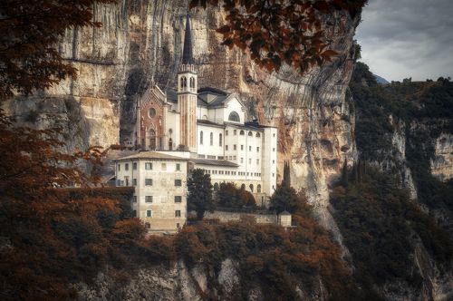 Madonna Della Corona