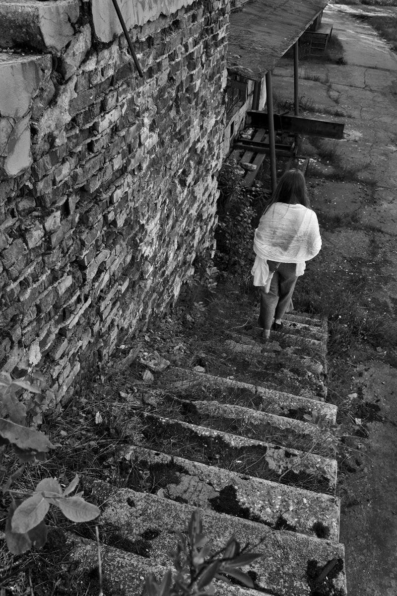 девушка, город, лестница, чб, апатиты, Николай Смоляк