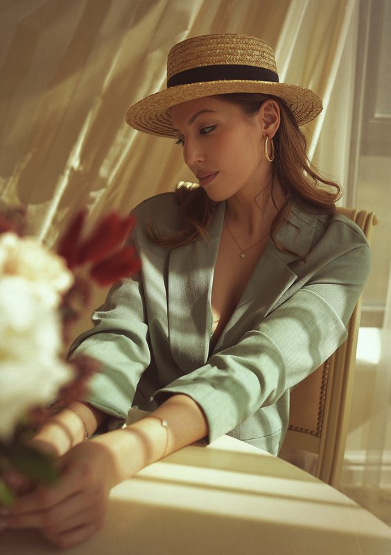 Портрет в шляпке фото превью