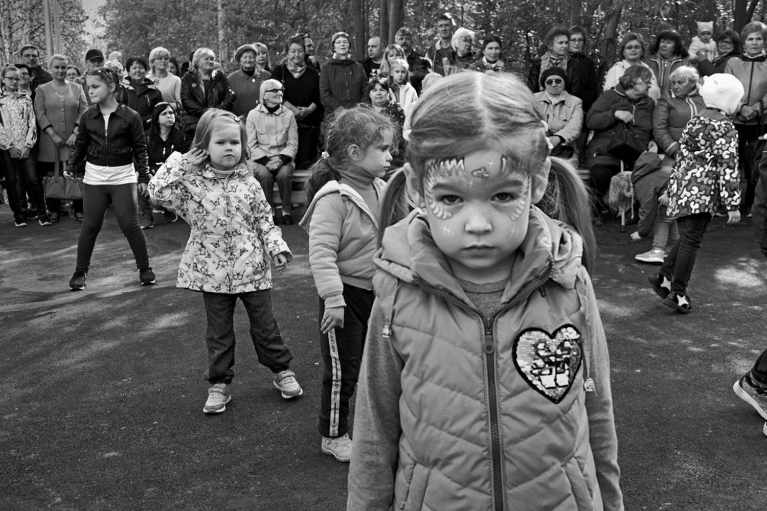 портрет, девочка, глаза, взгляд, апатиты, чб, праздник, Николай Смоляк