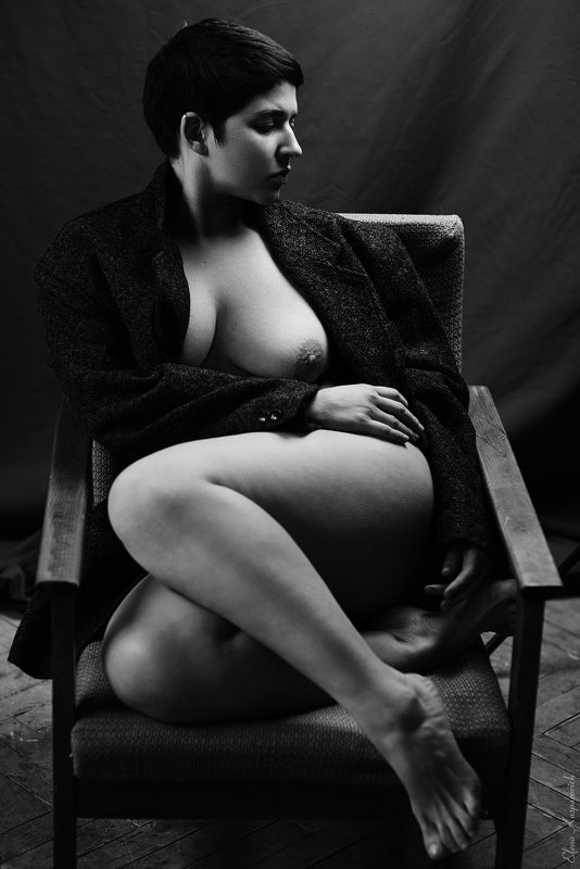 женский портрет, чб, низкий ключ, девушка, ню  фото превью