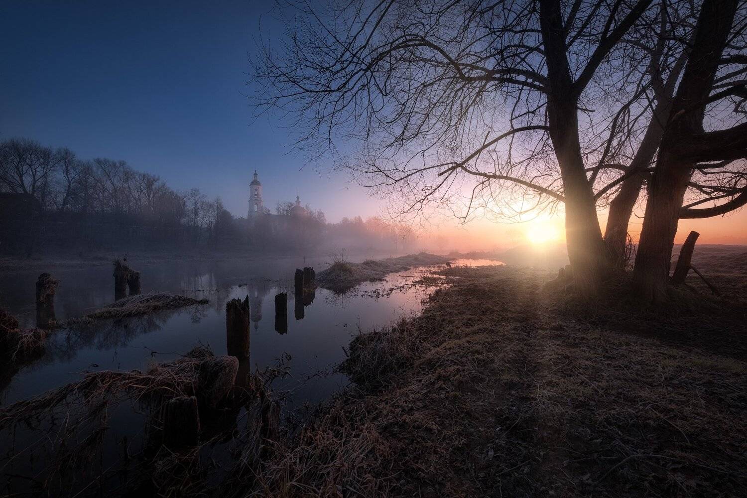 филипповское, шерна, река, утро, рассвет, туман, колокольня, небо, весна, апрель, восход, путешествие, пейзаж, Андрей Чиж