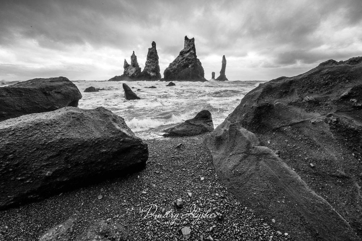 исландия, пейзаж, черно-белое, пальцы тролля, скалы, океан, шторм, природа, фототур, илышев фототур,, Dmitry Ilyshev
