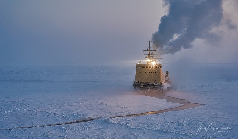 Подход ледокола Адмирал Макаров фото превью
