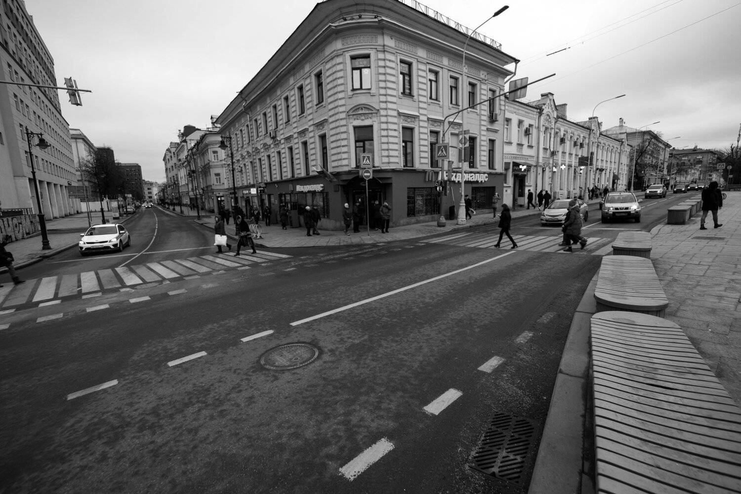 Москва, Чистые пруды, Мясницкая, бульвар, перекрёсток, пешеходный переход, малолюдно, Дмитрий Ткаченко