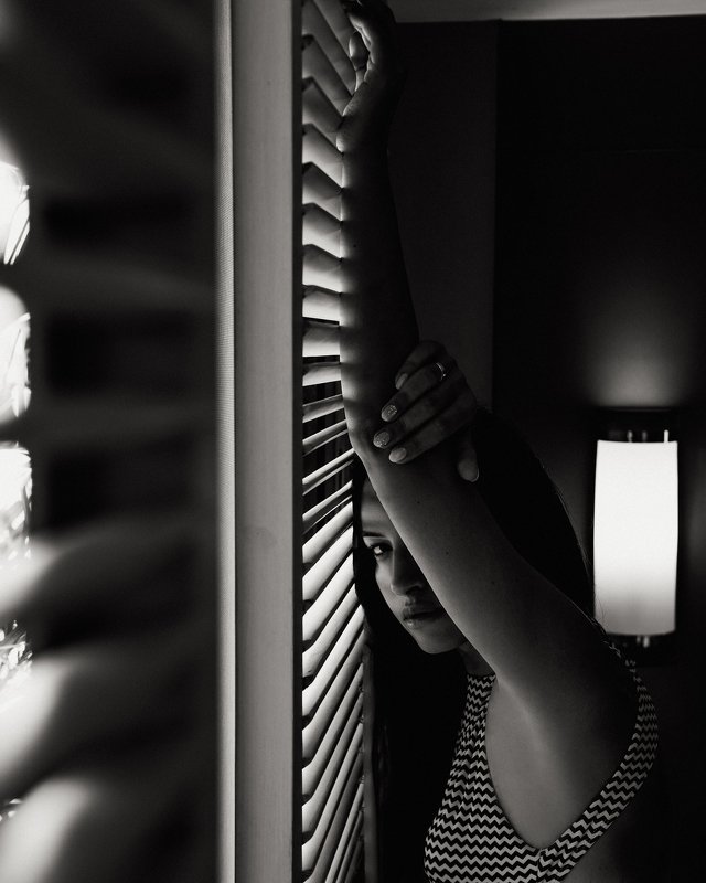 портрет, чб, чернобелое, девушка, свет, portrait, girl Птичка в клетке! фото превью