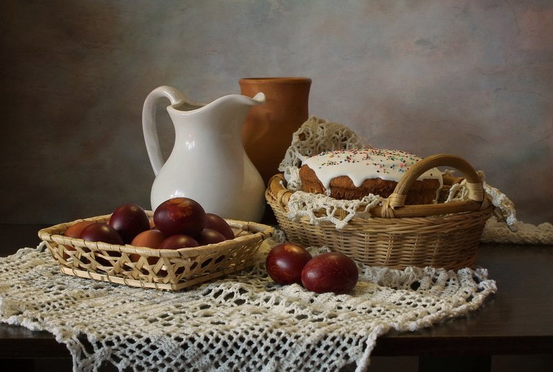 натюрморт, весна, пасха, яйца, куличи, корзина, цыпленок Крашенки фото превью