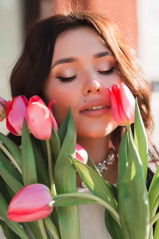 Female  One Woman Only  Young Woman  Beauty  Flower  Beautiful Woman  tulips  pink Tenderness of tulips фото превью