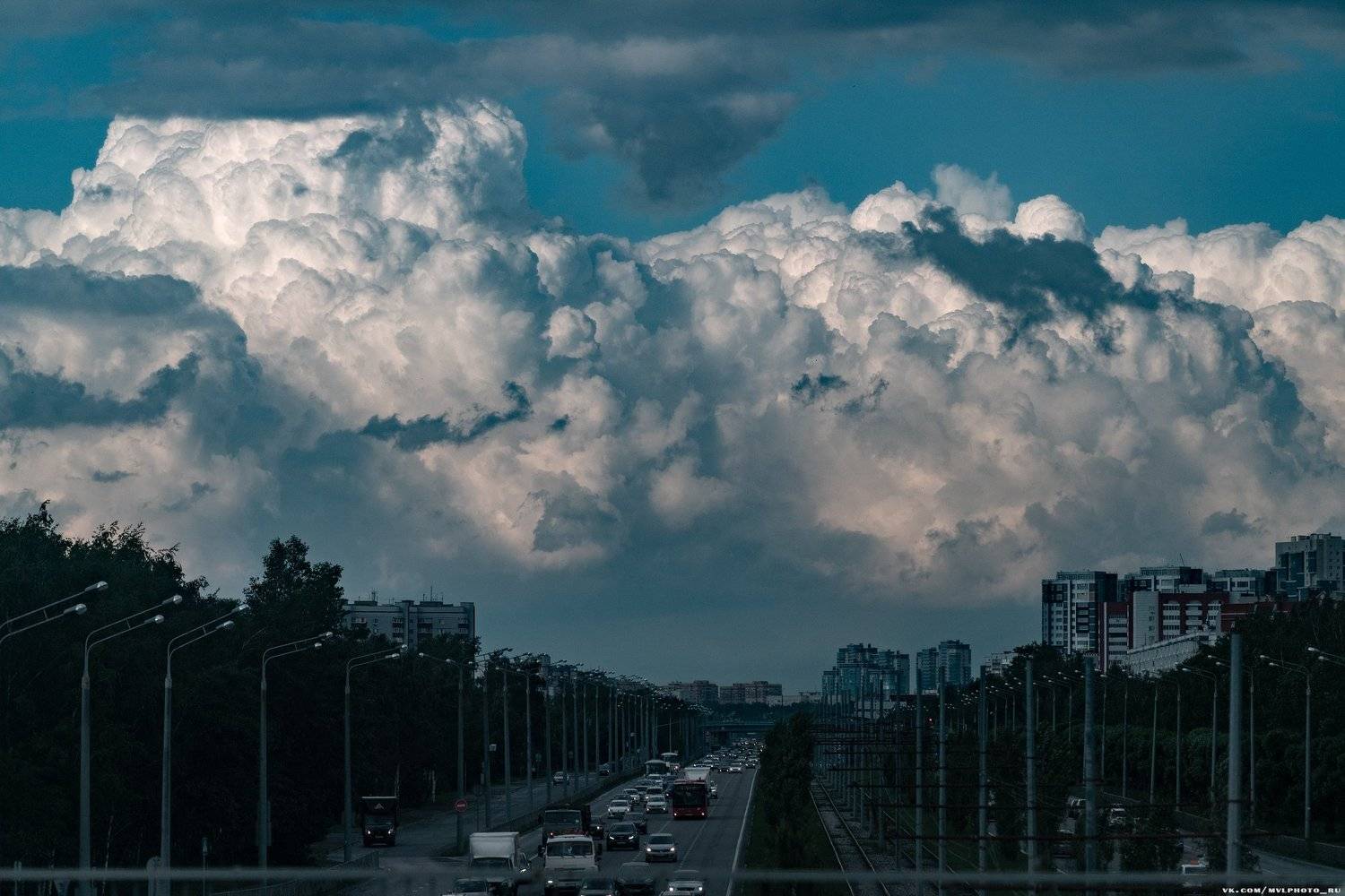 казань, облака, тучи, город, мост, движение, дорога, машины, Вадим Миронов