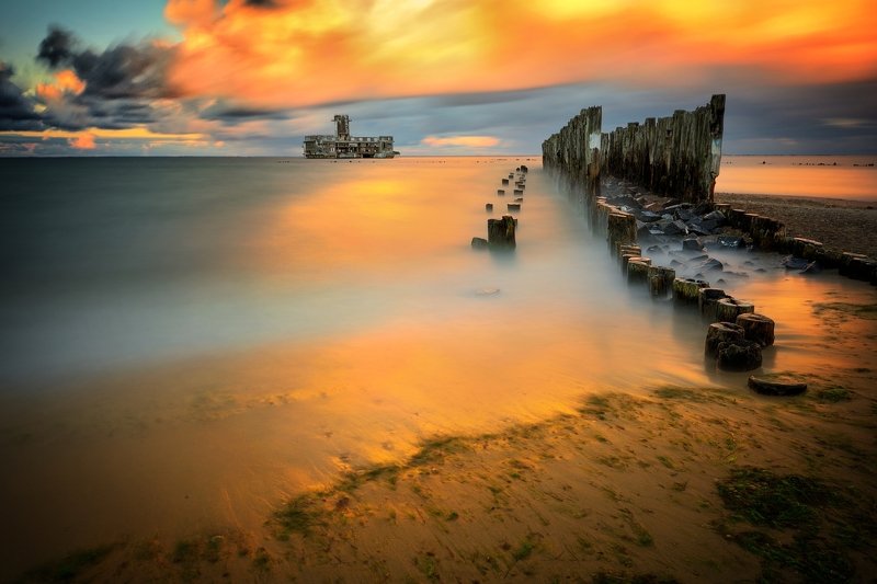 Torpedo at sunset фото превью