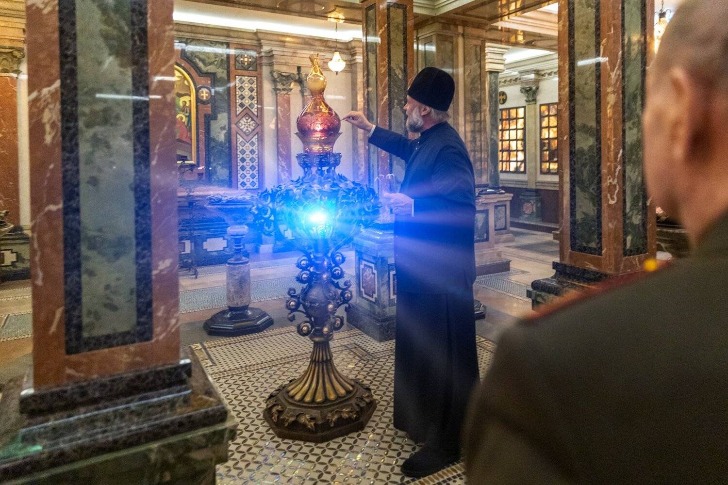 неугасимая лампада; благодатный огонь; православие; всехсвяткий; храм; крипта; , Юрий Шурчков