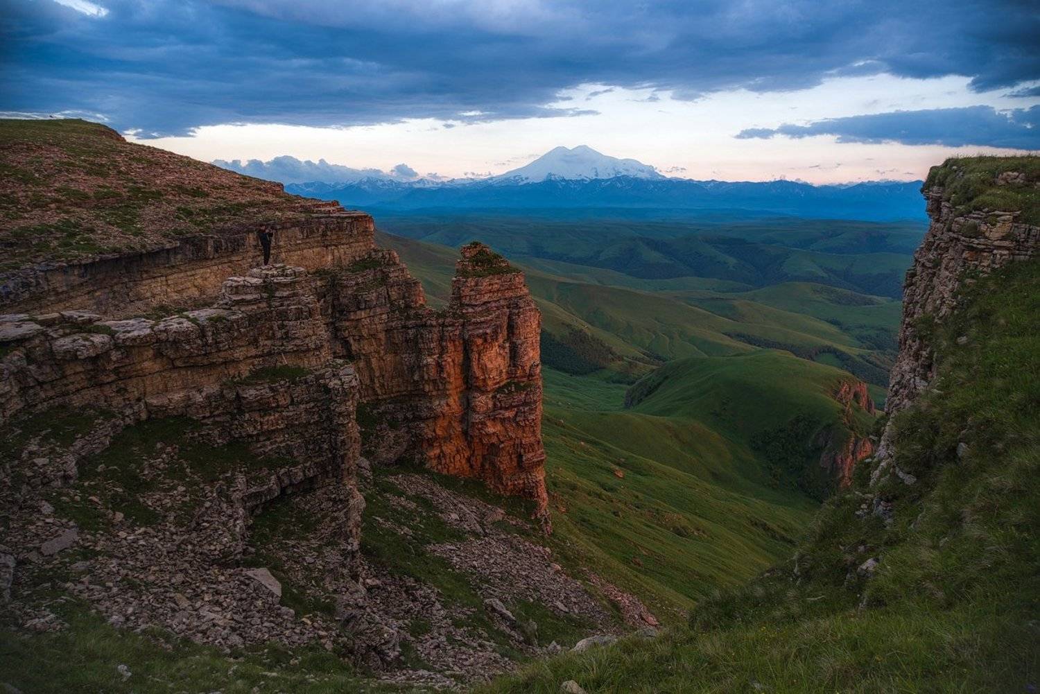 бермамыт, эльбрус, закат, скала, обрыв, плато, вечер, свет, карачаево-черкесия, Арсен Алабердов