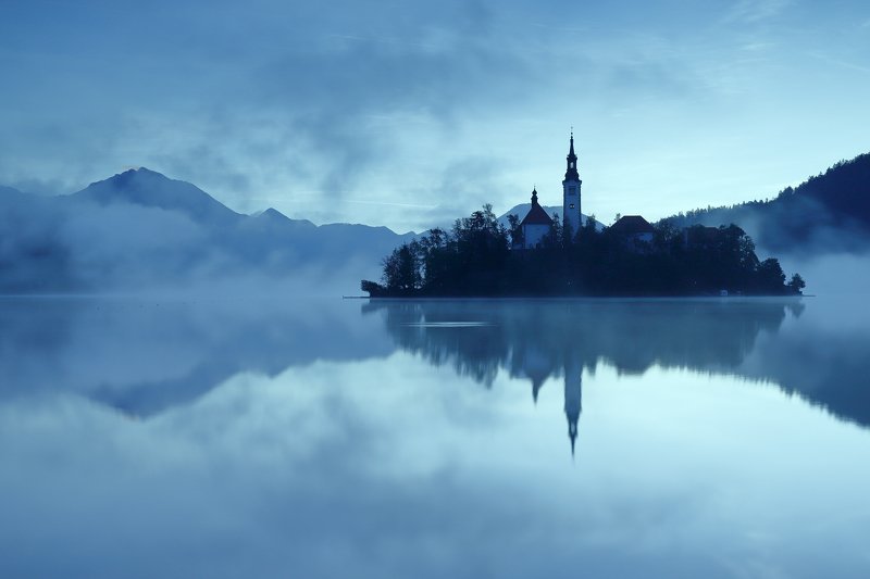 bled, slovenia, lake, morning, sunrise, water, mist, fog, church, mirror, island, Blue Bled фото превью