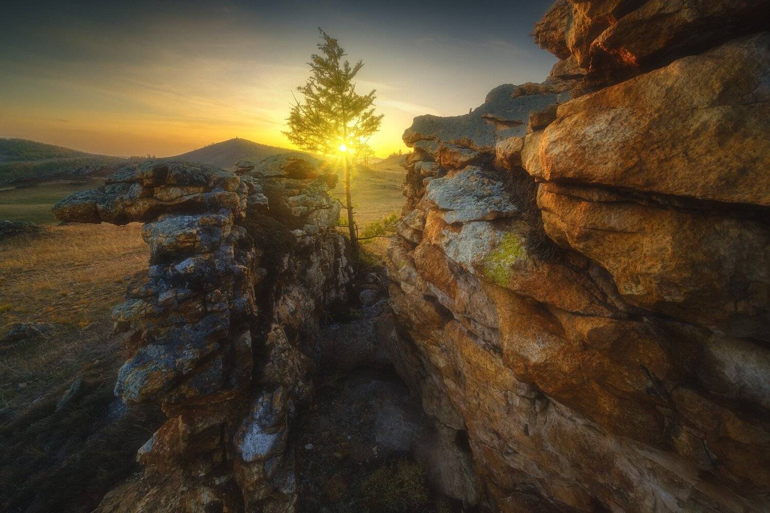 россия, иркутская область, байкал, тажераны, степь, лесостепь, закат, природа, пейзаж, заход солнца, останцы, осень, лиственница, Оборотов Алексей