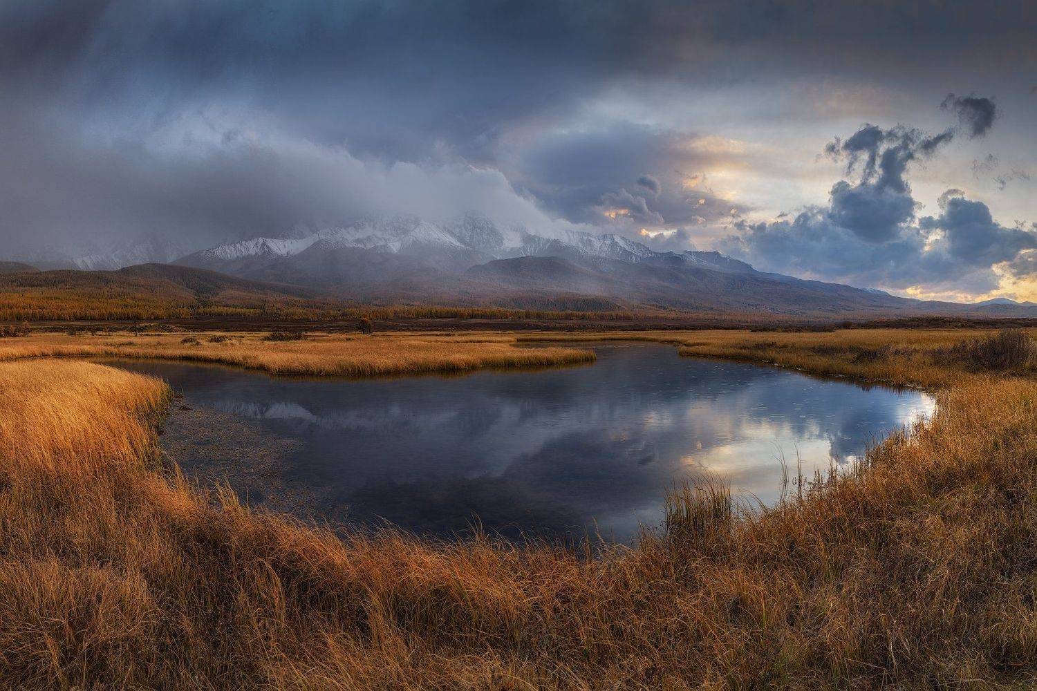 алтай, республика алтай, осень, горы, северо-чуйский хребет, ештыкель, урочище ештыкель, дождь, водное зеркало, золотая осень, улаганский район, сумерки, Алена Рубан