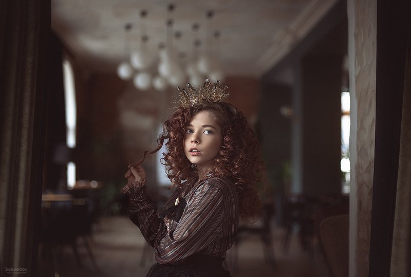 принцесса, девочка, корона, красивая, замок, сказка, девочка 11 лет, коричневый  Принцесса фото превью