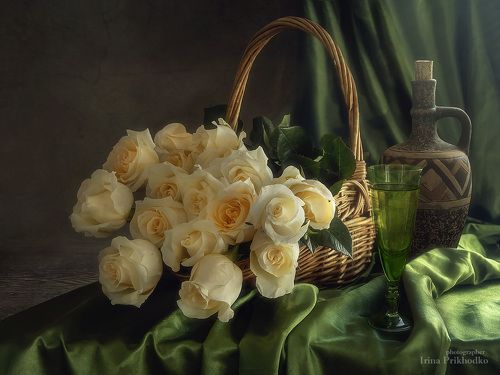 Натюрморт с корзиной роз Крем а ля Крем