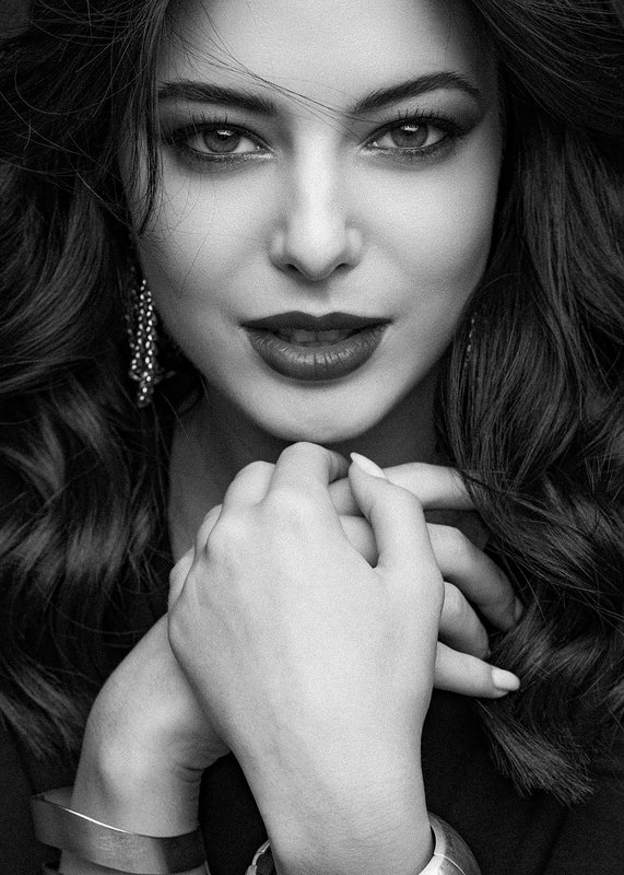 женский портрет, шикарная, красотка. девушка, фэшн, pretty woman, fashion, adult, lips, portrait, girl, attractive, pretty, model, hair, beautiful, natural, female, smile, beauty, studio, lady, elegance, glamour, curly, elegant,  фото превью