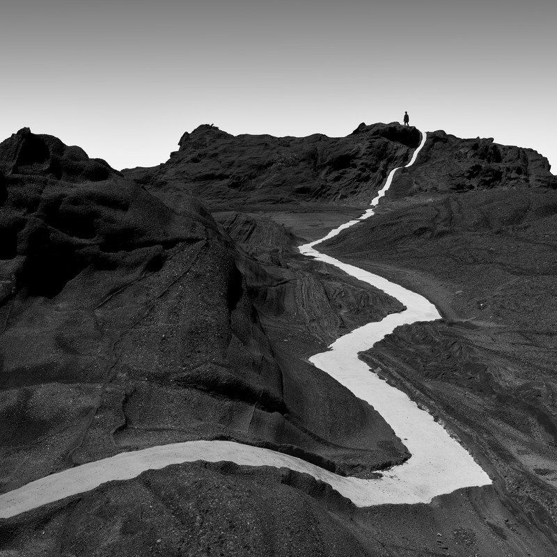 black and white a road to nowhere фото превью