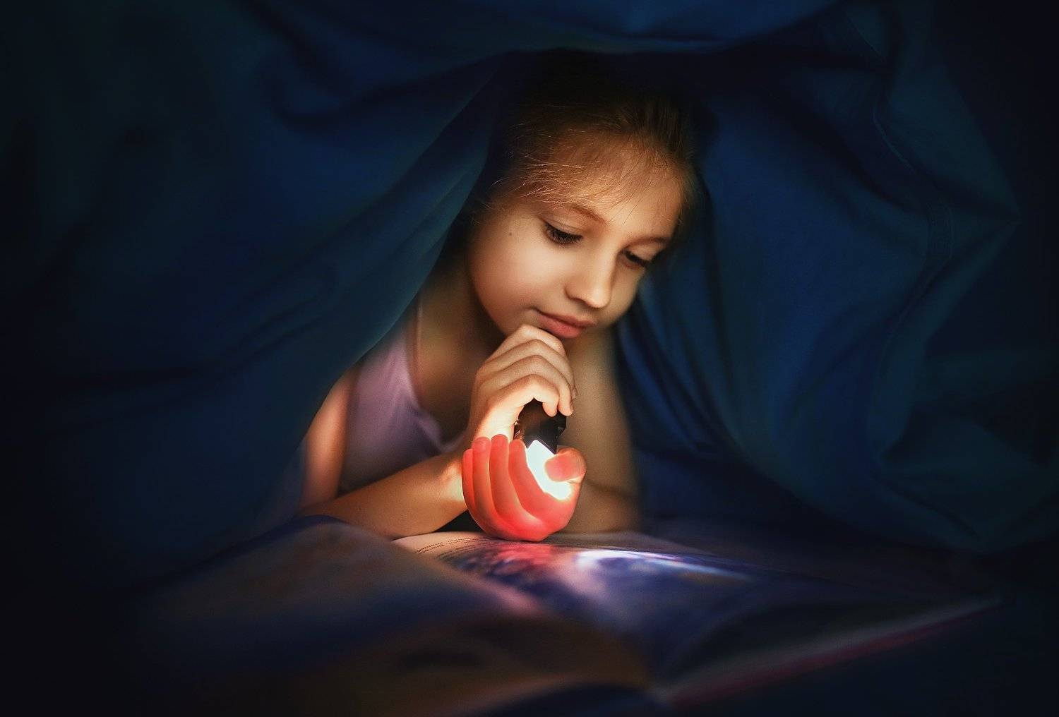 самоизоляция книга девочка, Валерия Касперова