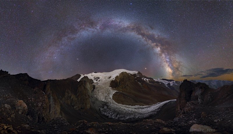 Ледники Эльбруса под звездами фото превью
