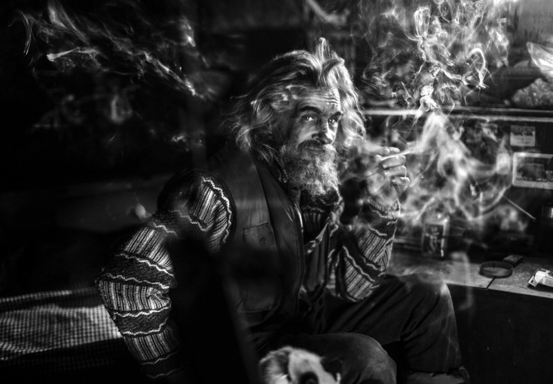 Серёга-Анархист в дыму своих сбывшихся и несбывшихся вселенных фото превью