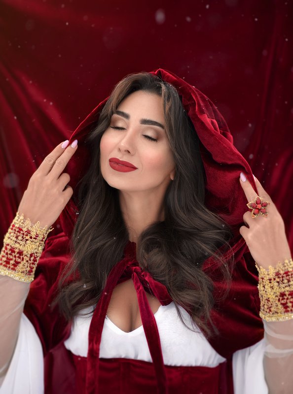 красная шапочка, сказка, сказочная фотосессия, портрет, женский портрет, фильм, мультфильм, красный, хаски, волк, животные, наряд, костюм Красная шапочка фото превью