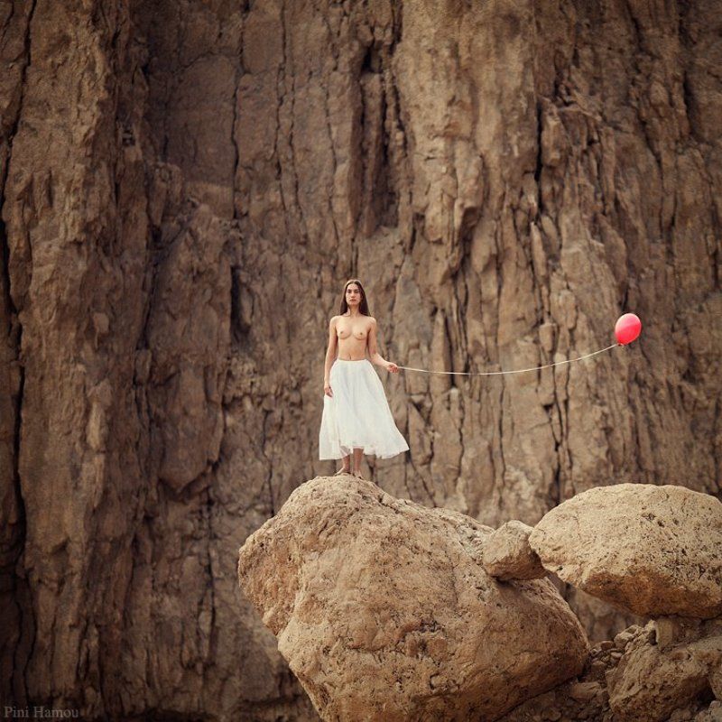 tanya, woman, white, naked, red, brown, rock, wire, desert, skirt, balloon, dead sea,  chest, long hair Tanya фото превью