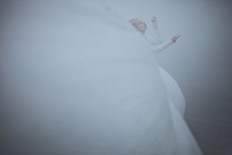 Прогулка по зимней реке фото превью