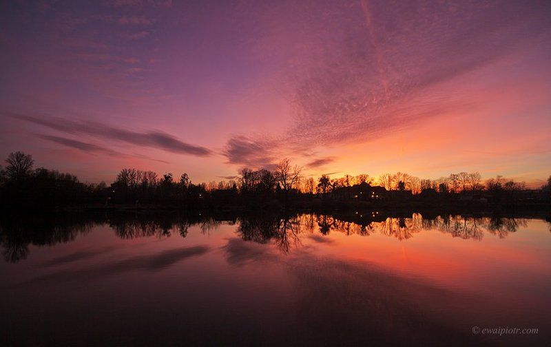 Mirror at sunset фото превью