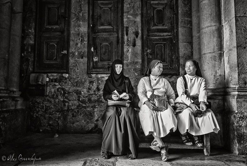 jerusalem,photojournalism,street,women,nuns,religion,israel,church,holy,sepulchre,holy sepulchre,travel,christianity Three Sisters фото превью