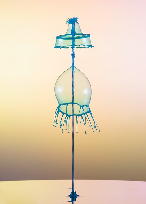 abstract,liquid,art,waterdrop,splash,color,light shot from below фото превью