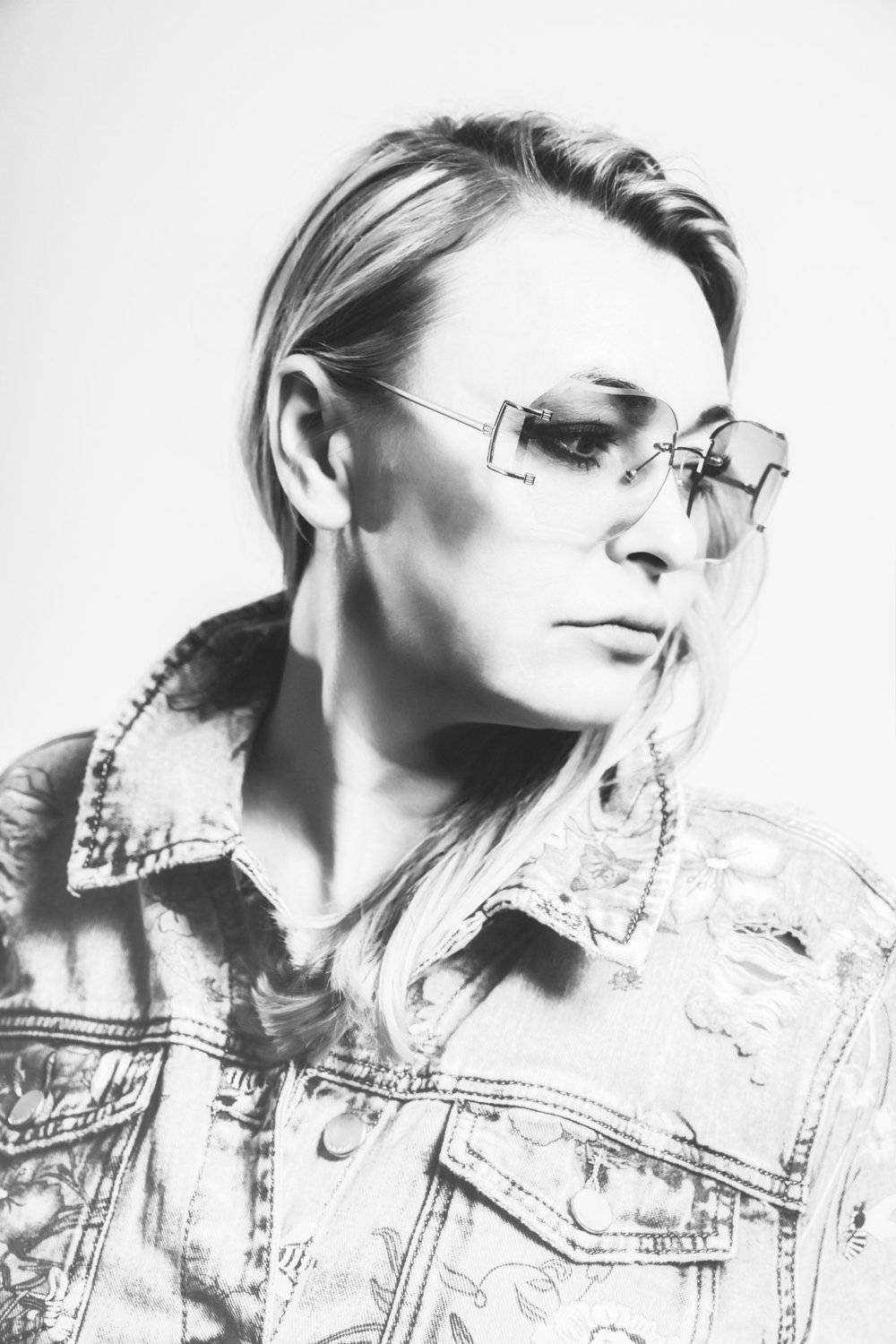 potrait, glasses, woman, studio, Mariusz Kusy