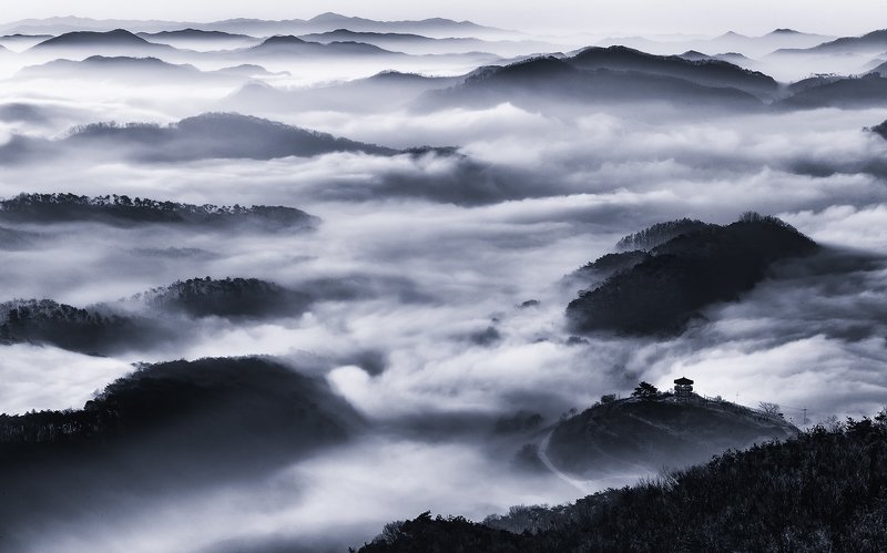 Clouds and peaks фото превью