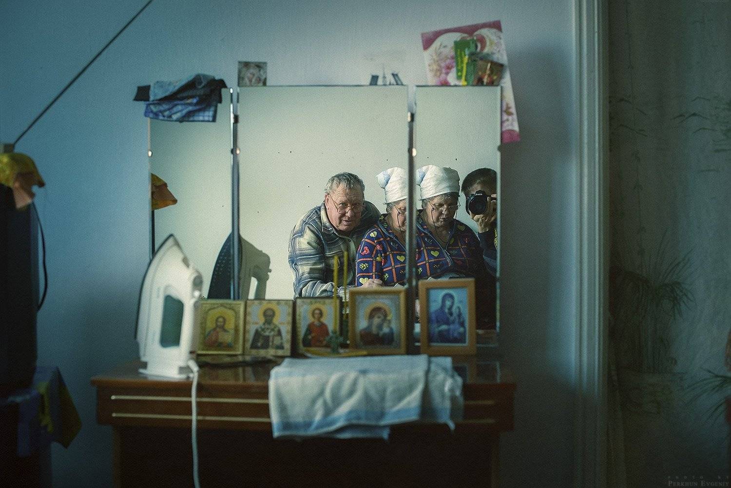 бабушка, дедушка, вещи, икона, утюг, зеркало, Перхун Евгений