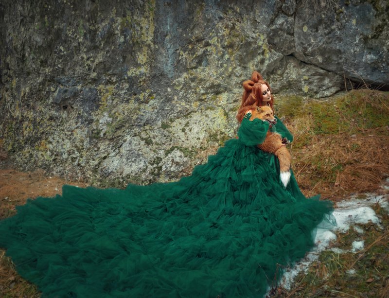 Лис, лиса, лисы, fashion, fox, лисички сестрички, зелёный, изумруд, наряд, костюм, платье, рыжая, рыжеволосая, девушка, Модель, осень, скала, сказка, сказочная фотография, волшебство, волшебная фотография, фентези Лисы фото превью