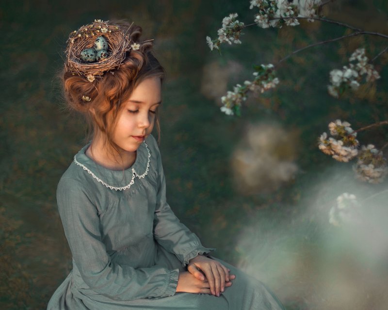 весна, пасха, яйца, гнездо, девочка, цветущая яблоня, цветущие сады, детский портрет Весна фото превью