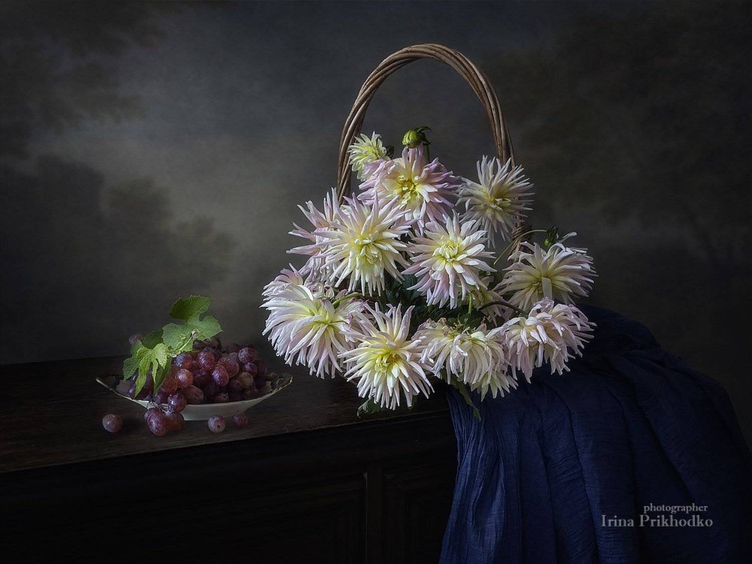 натюрморт, цветочный, винтажный, художественная фотография, фотокартина, георгины, виноград, Ирина Приходько