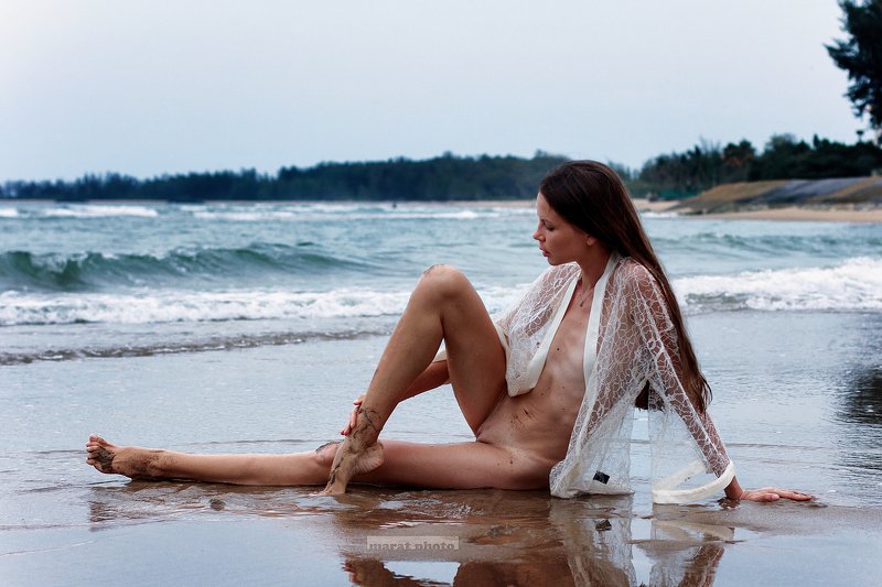 girl and sand фото превью