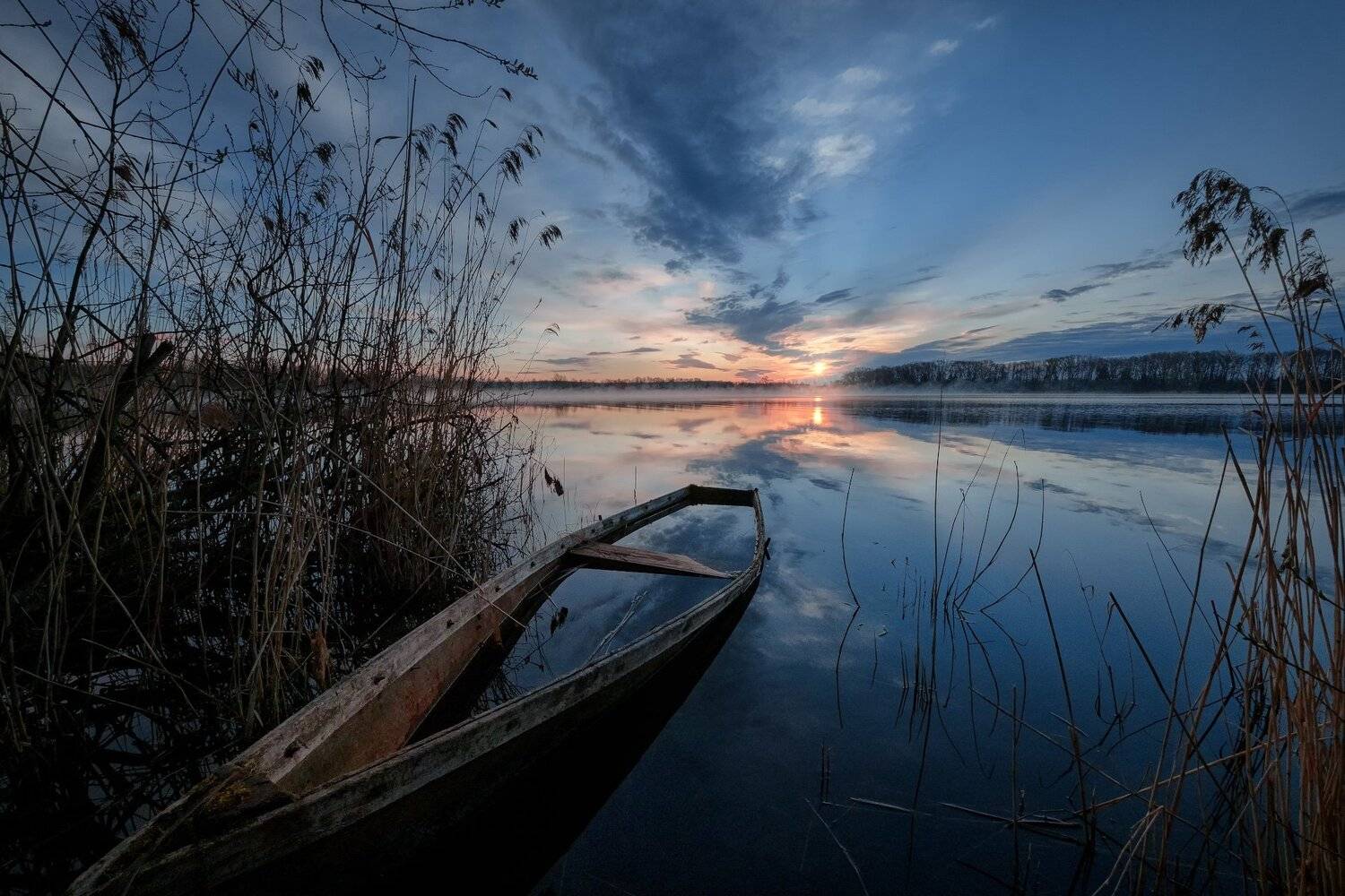 шатура, озеро, утро, рассвет, солнце, свет, лодка, небо, облака, туман, дымка, пейзаж, Андрей Чиж