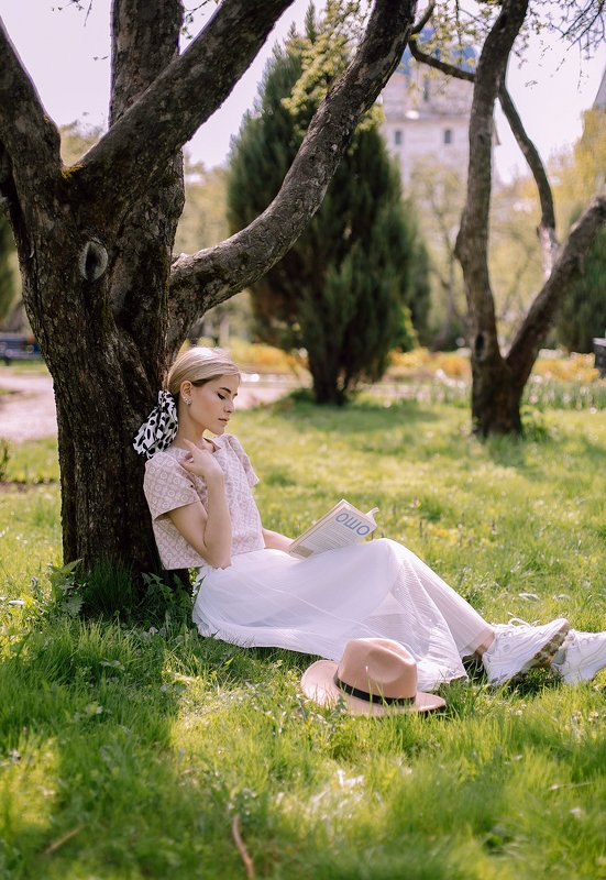 девушка,портрет,улица,волосы,ветер,атмосфера,street street photo portrait Весна фото превью