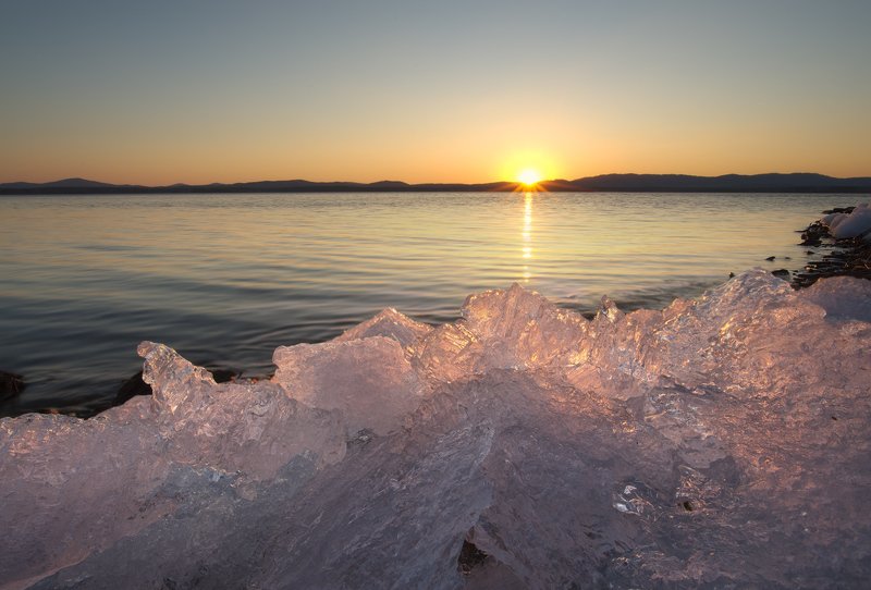 Последний закат зимнего льда / Sunset above last winter ice фото превью