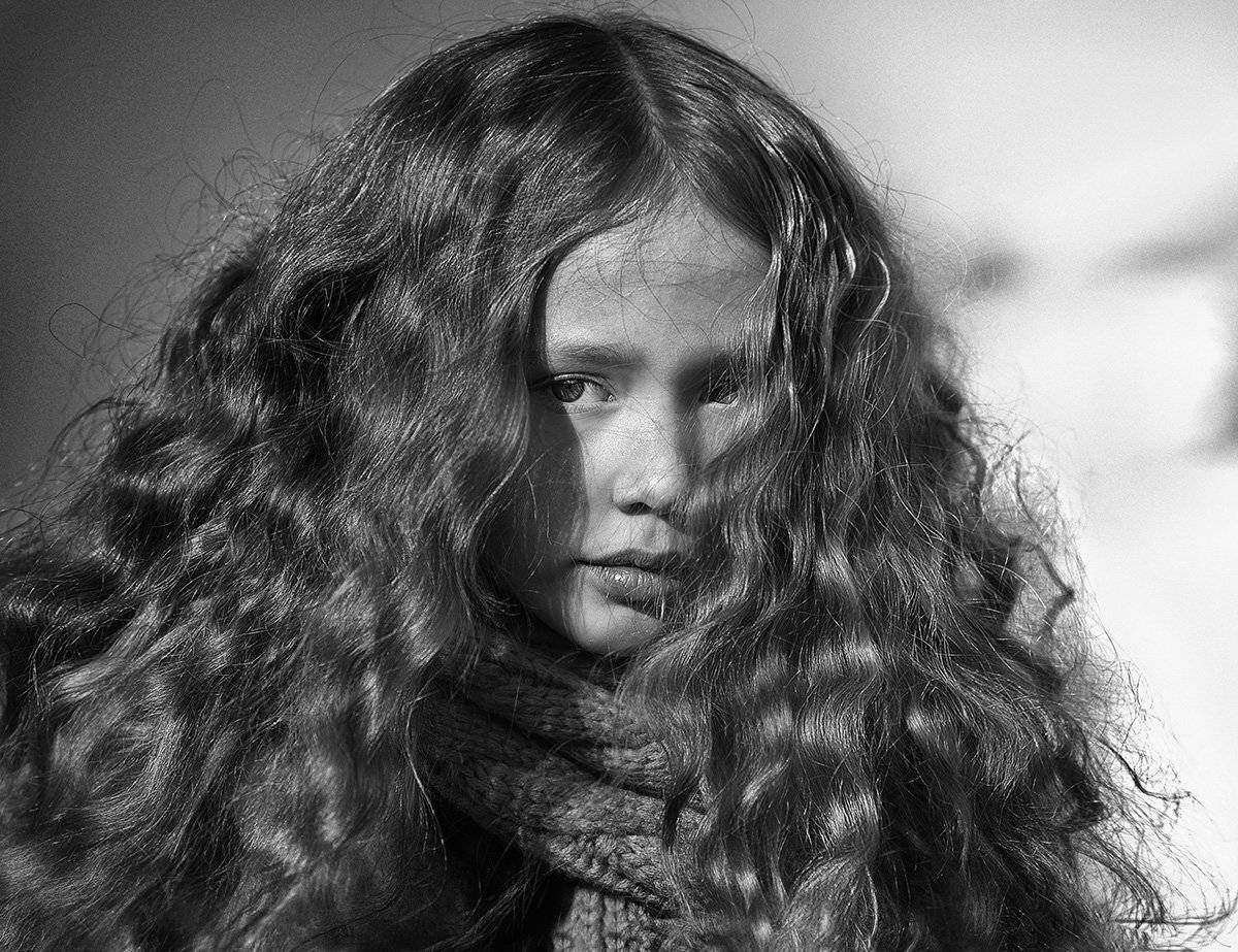 чб фото, жанровый детский портрет, уличный детский портрет, прохожие,дети в городе, Vera Trandina