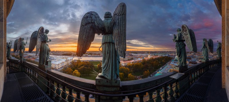 Вид на парадный Петербург с ангельской балюстрады Исаакиевского собора фото превью