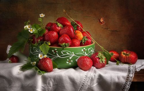 С клубникой