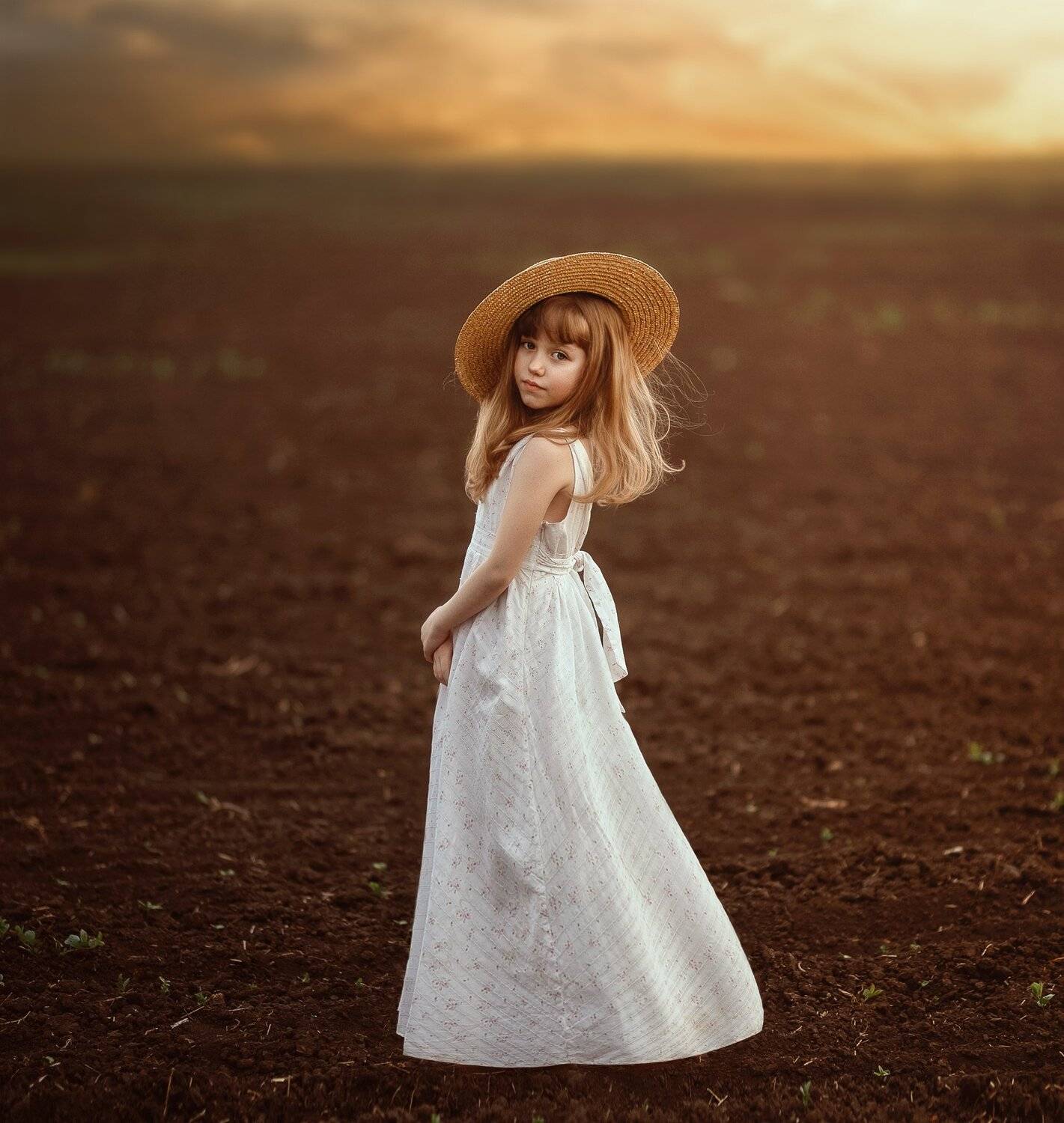 девочка поле шляпка платье закат соломенная шляпа весна, Марина Еленчук