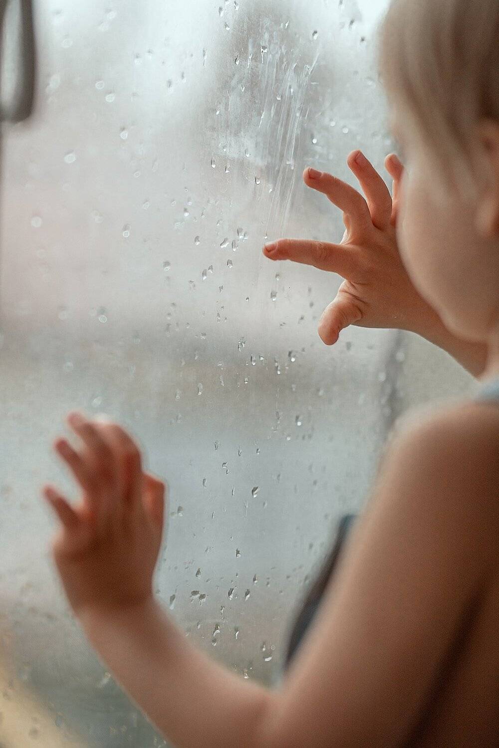 мальчик, съемка дома, у окна, дневной свет, дети, художественная фотография, дети и животные, Елена Чернигина